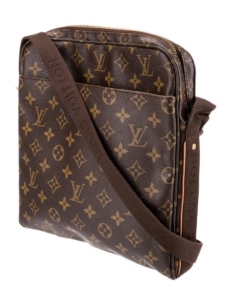 LOUIS VUITTON Monogram Trotteur Beaubourg 